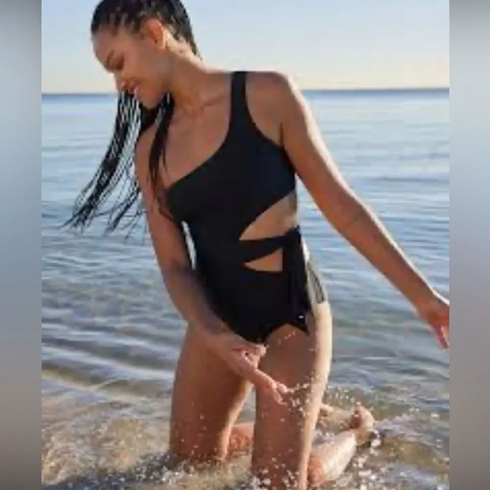 Aerie Women’s Black Wrap cut out Asymmetrical Swimsuit